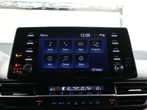 Used 2024 Toyota Sienna XLE image 21