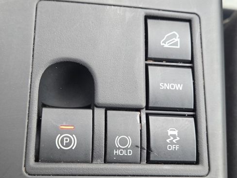 Used 2024 Toyota Highlander XLE AWD/4WD image 35