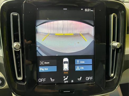 Used 2022 Volvo XC40 T5 Momentum AWD/4WD image 16