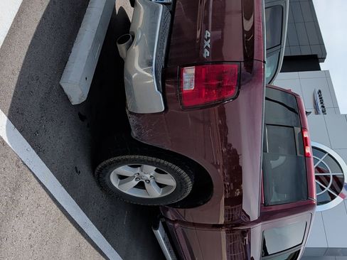 Used 2019 RAM 1500 Classic SLT w/ SLT Plus D←cor Group AWD/4WD image 3