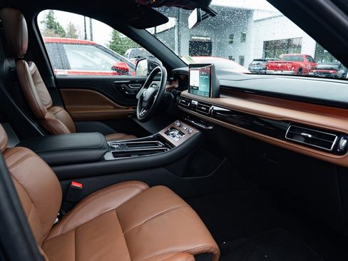 Used 2024 Lincoln Aviator Reserve w/ Equipment Group 201A image 28