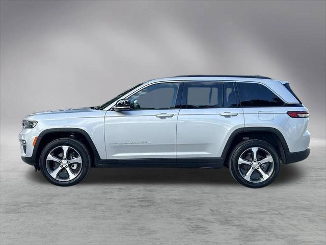 Certified 2025 Jeep Grand Cherokee Limited RWD image 8