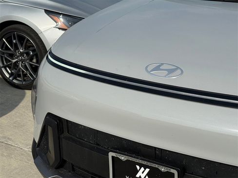 Used 2025 Hyundai Kona SEL image 4