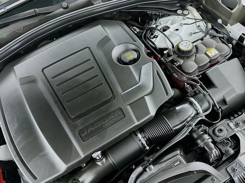 Used 2024 Jaguar F-PACE R-Dynamic S image 32