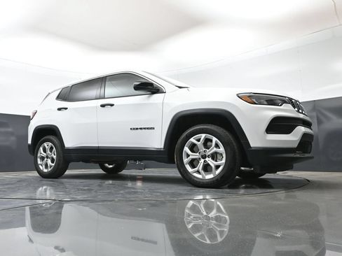 Used 2025 Jeep Compass Sport AWD/4WD image 42