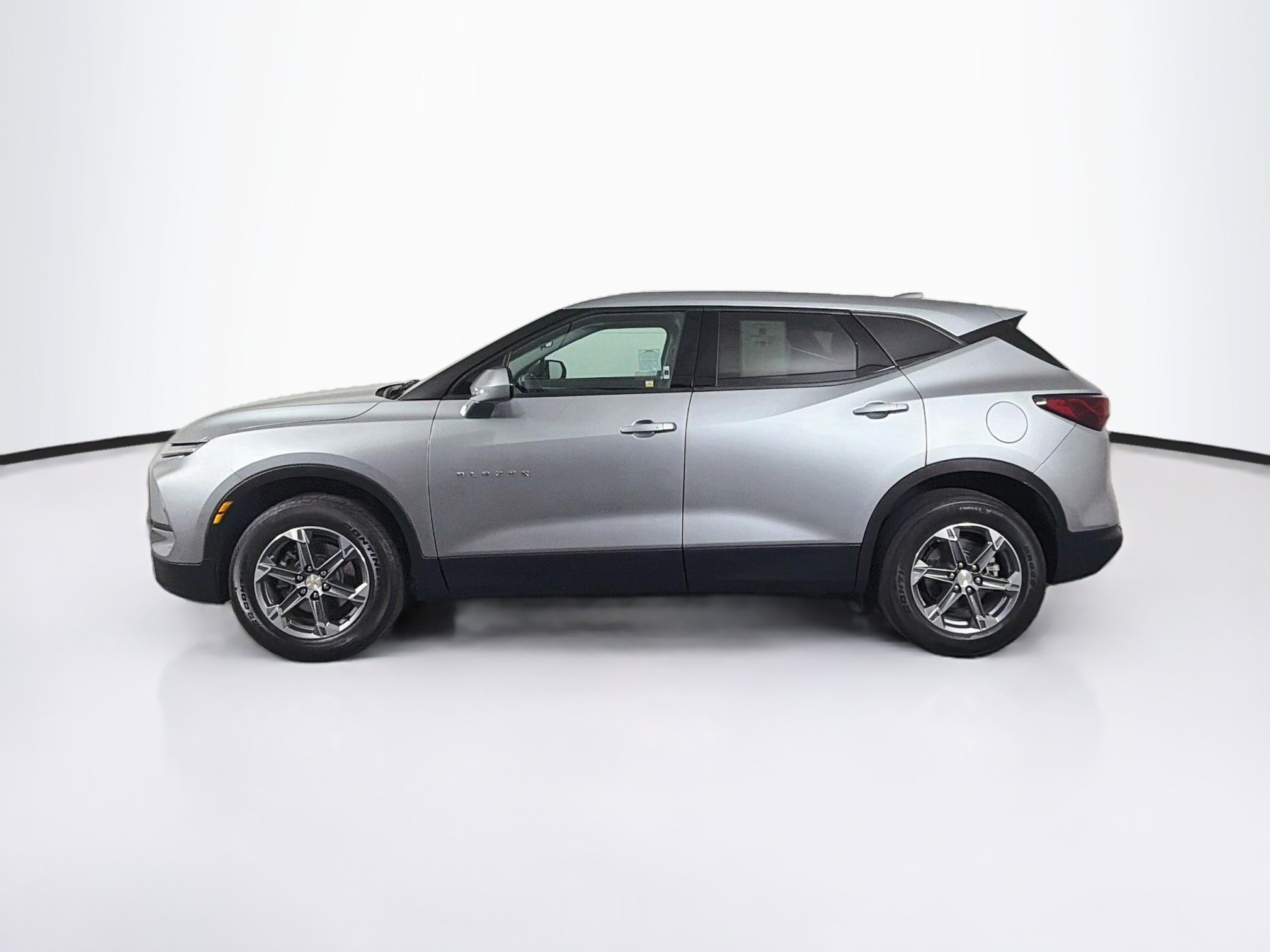 Used 2025 Chevrolet Blazer LT FWD image 4