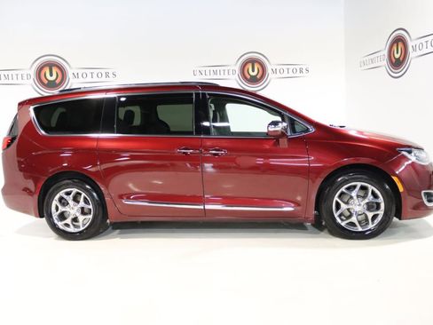 Used 2018 Chrysler Pacifica Limited FWD image 5