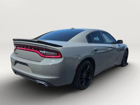 Used 2017 Dodge Charger SXT w/ Blacktop Package RWD image 7