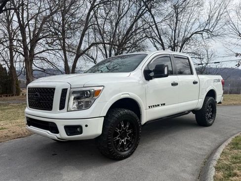 Used 2019 Nissan Titan PRO-4X w/ Pro-4x Convenience Package image 5