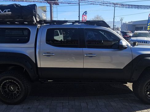Used 2017 Toyota Tacoma TRD Off-Road image 8