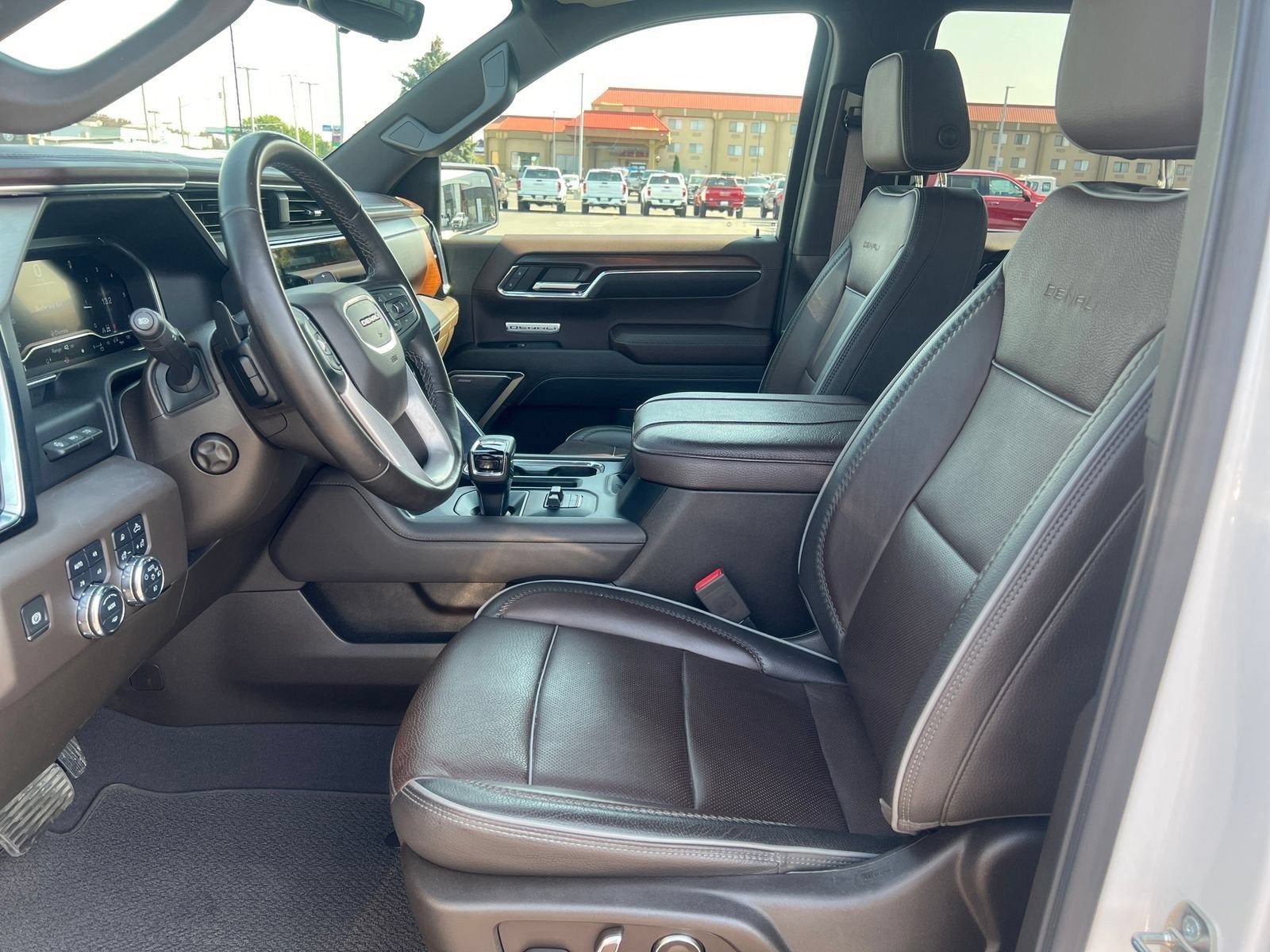 Used 2024 GMC Sierra 1500 Denali w/ Denali Reserve Package AWD/4WD image 9