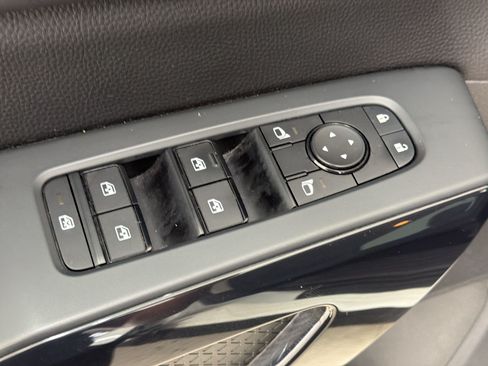 Used 2023 Nissan Pathfinder SV AWD/4WD image 24