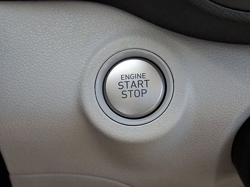 Used 2025 Hyundai Venue SEL image 22