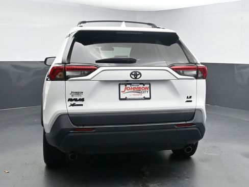 Used 2021 Toyota RAV4 LE image 6