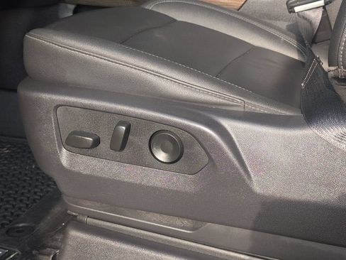 Used 2025 Chevrolet Silverado 1500 LT Trail Boss w/ LT Trail Boss Premium Package AWD/4WD image 18