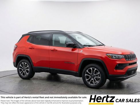 Used 2025 Jeep Compass Trailhawk image 1
