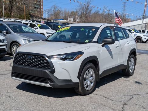 Used 2023 Toyota Corolla Cross L image 2