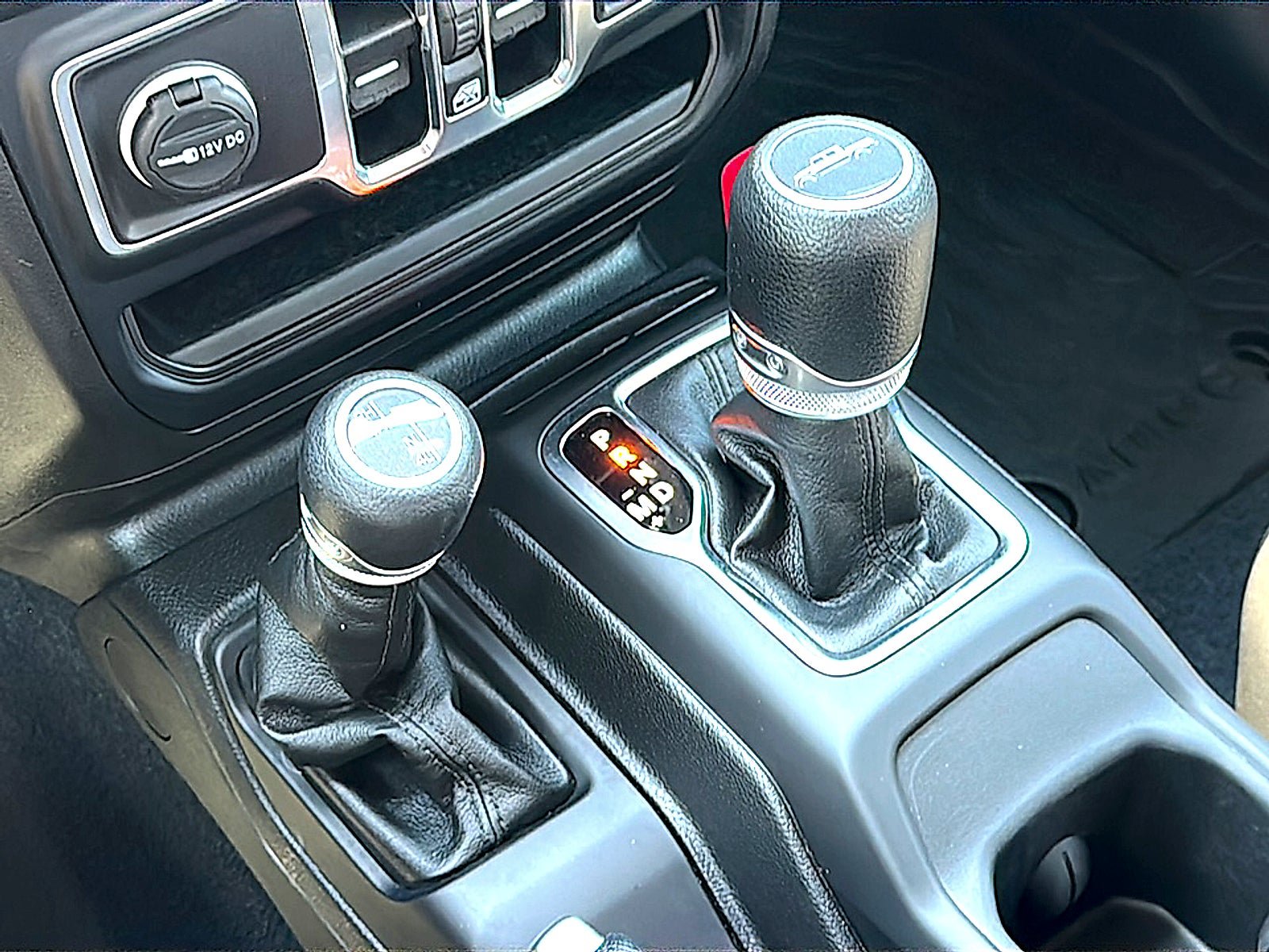 Used 2023 Jeep Gladiator Sport AWD/4WD image 35