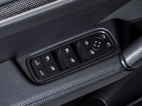 Certified 2025 Porsche Cayenne Coupe AWD/4WD image 26