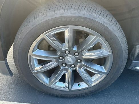 Used 2019 Chevrolet Suburban Premier AWD/4WD image 22