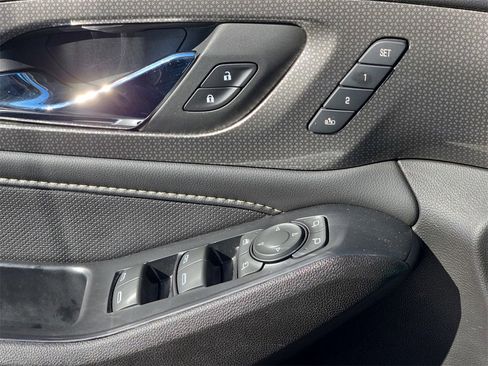 Used 2023 Chevrolet Traverse Premier image 33