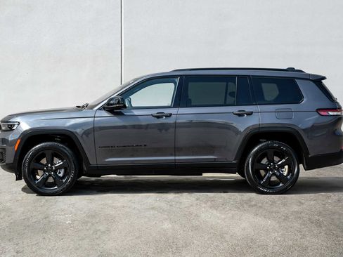 Used 2023 Jeep Grand Cherokee L Laredo image 11