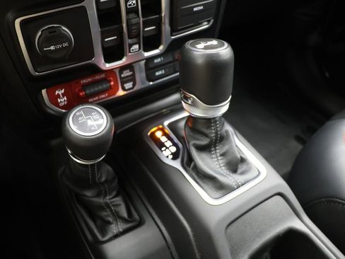 Used 2024 Jeep Wrangler Unlimited Rubicon AWD/4WD image 31
