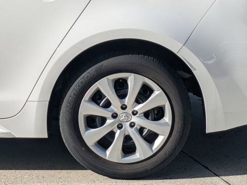 Used 2022 Toyota Corolla LE image 15