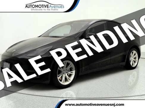 Used 2023 Tesla Model Y Long Range AWD/4WD image 1