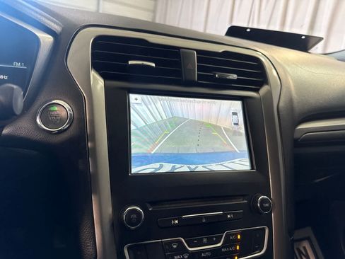 Used 2018 Ford Fusion SE w/ Fusion SE Technology Package FWD image 30