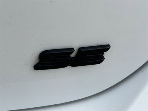 Used 2024 Toyota Camry SE image 12