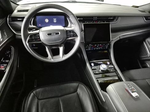 Used 2023 Jeep Grand Cherokee Overland AWD/4WD image 10