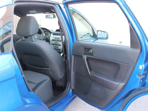 Used 2010 Ford Focus SE FWD image 26