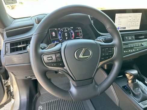 Used 2025 Lexus ES 350 w/ Premium Package FWD image 14