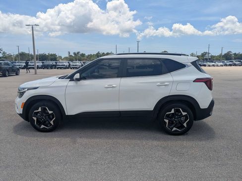 Used 2024 Kia Seltos EX FWD image 8