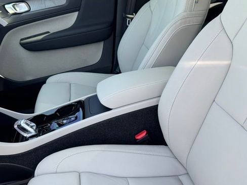 New 2025 Volvo XC40 B5 Ultra w/ Protection Package AWD/4WD image 19