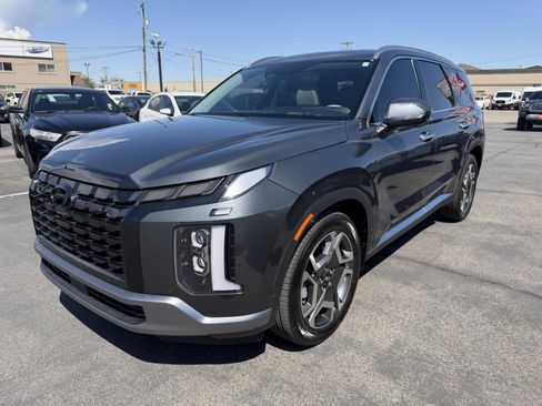 Used 2023 Hyundai Palisade Limited AWD/4WD image 3