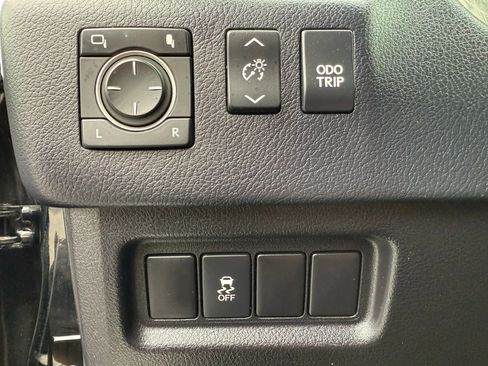 Used 2015 Lexus GX 460 w/ Navigation Package image 26