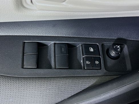 Used 2025 Toyota Corolla LE image 14