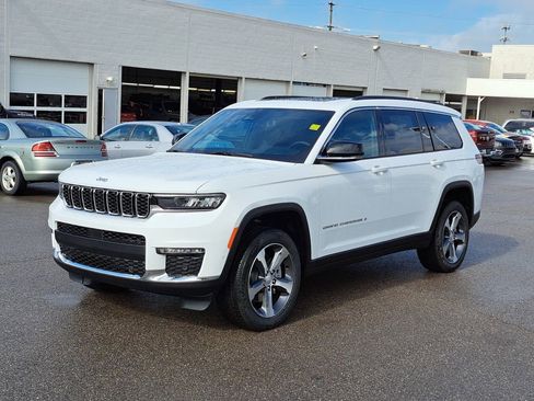 New 2025 Jeep Grand Cherokee L Limited w/ Luxury Tech Group II image 2