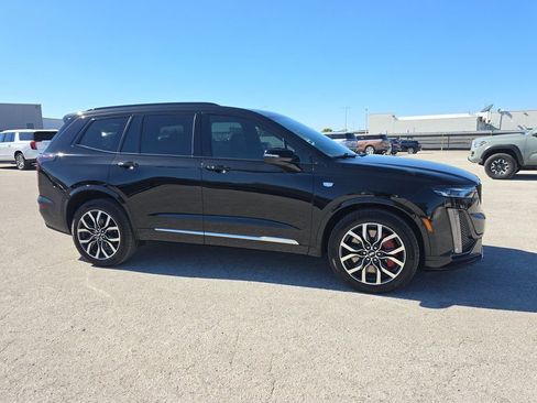 Used 2025 Cadillac XT6 Sport image 6