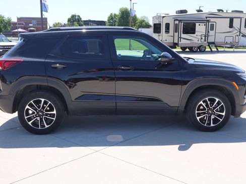 Used 2025 Chevrolet TrailBlazer LT AWD/4WD image 4