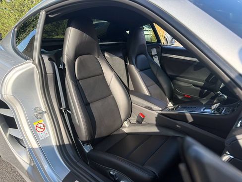 Used 2024 Porsche 718 Cayman RWD image 19