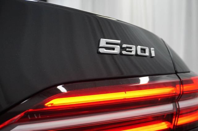 Used 2024 BMW 530i w/ Premium Package RWD image 14