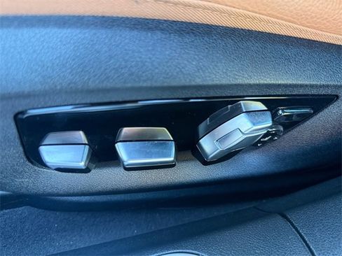 Used 2022 BMW 740i 740i w/ M Sport Package image 12