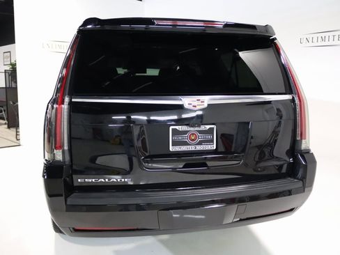 Used 2020 Cadillac Escalade ESV Premium Luxury image 27