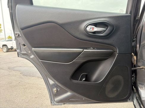 Used 2016 Jeep Cherokee Latitude w/ Cold Weather Group image 21