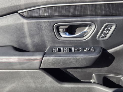 Used 2025 Honda Pilot Black Edition image 19