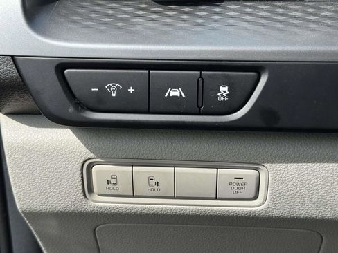 Used 2024 Kia Carnival LX FWD image 23