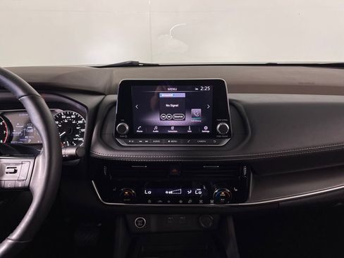 Used 2021 Nissan Rogue SV w/ Premium Package FWD image 16